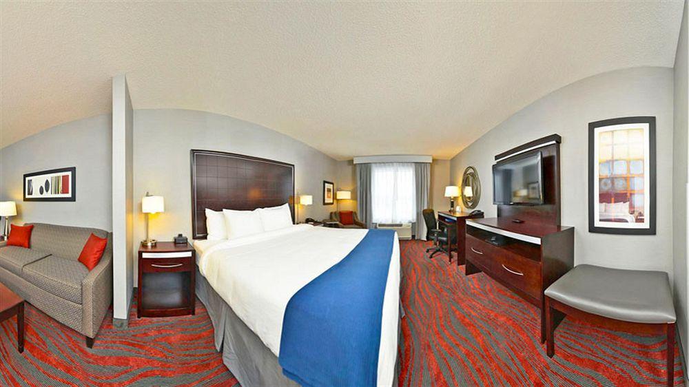 Holiday Inn Express Hotel & Suites Detroit-Utica By Ihg Exterior photo