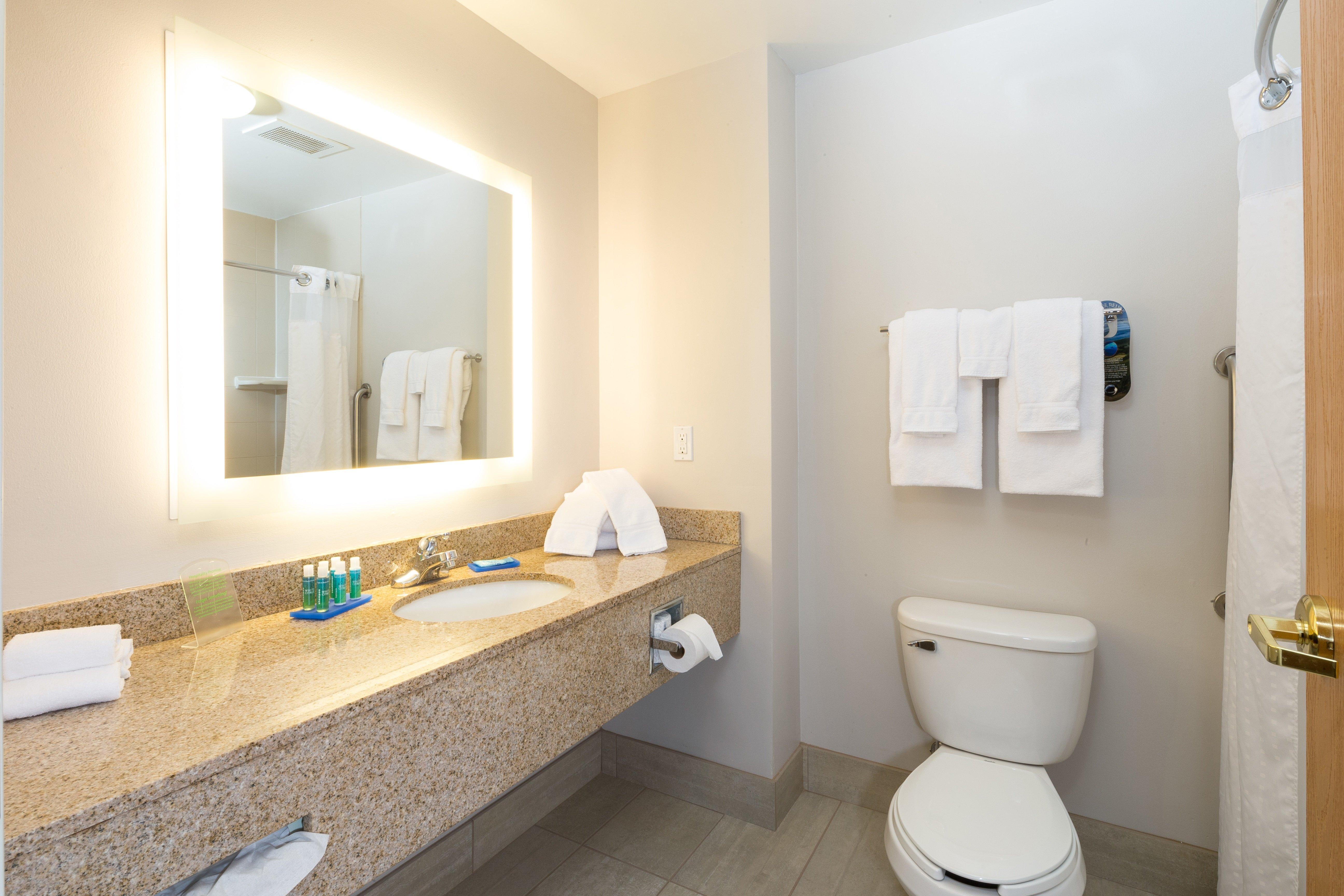 Holiday Inn Express Hotel & Suites Detroit-Utica By Ihg Exterior photo