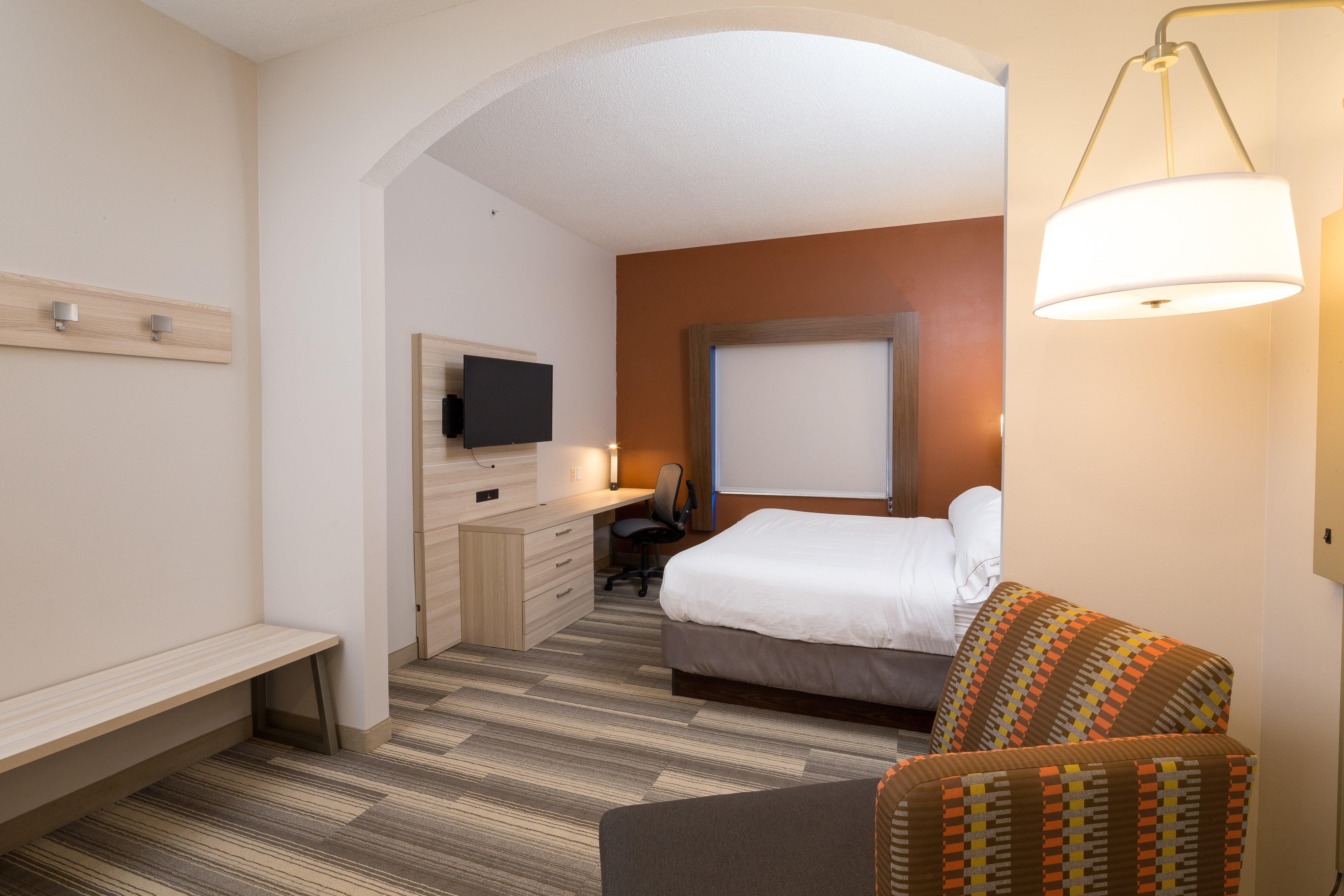 Holiday Inn Express Hotel & Suites Detroit-Utica By Ihg Exterior photo