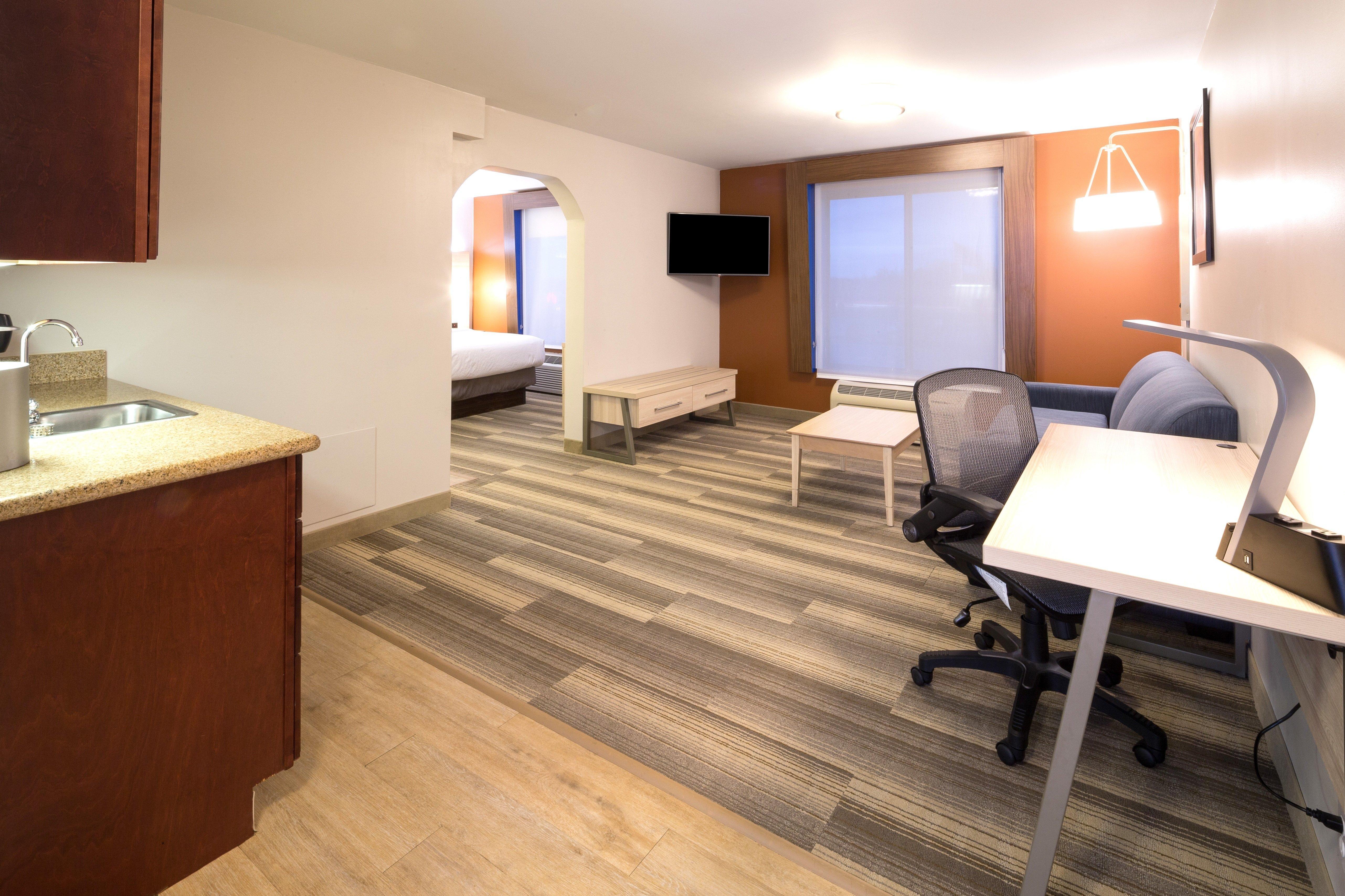 Holiday Inn Express Hotel & Suites Detroit-Utica By Ihg Exterior photo