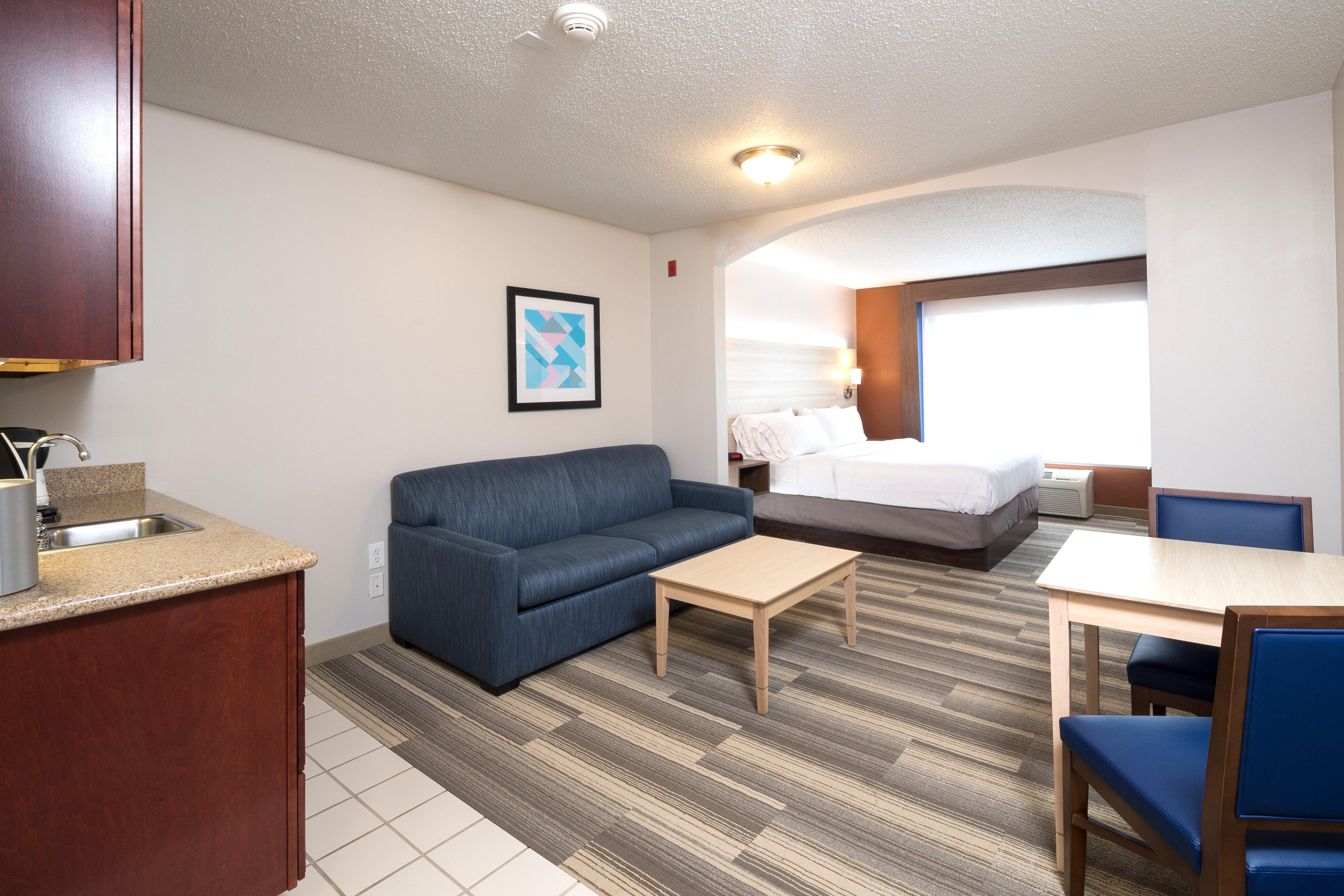 Holiday Inn Express Hotel & Suites Detroit-Utica By Ihg Exterior photo
