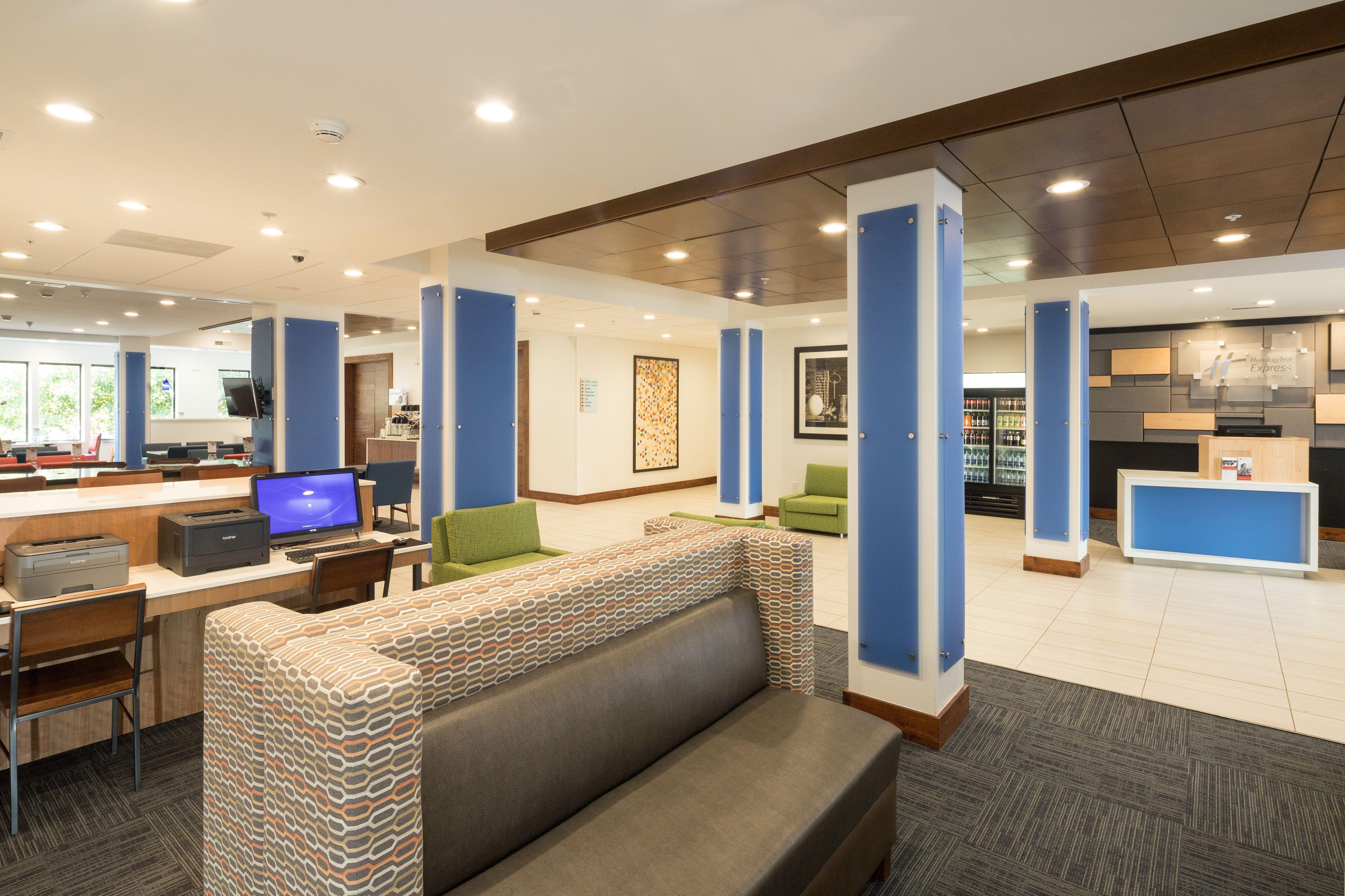 Holiday Inn Express Hotel & Suites Detroit-Utica By Ihg Exterior photo