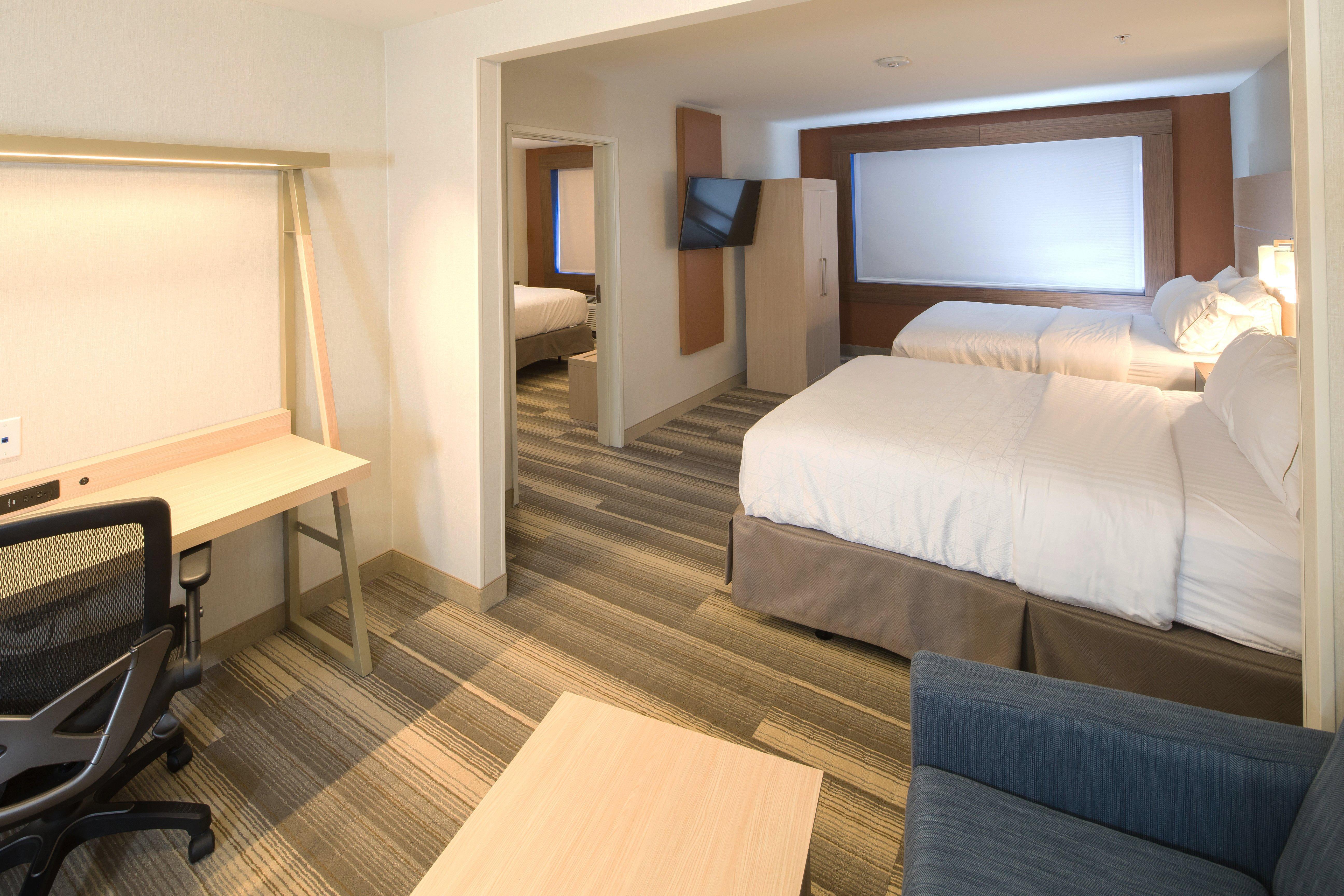 Holiday Inn Express Hotel & Suites Detroit-Utica By Ihg Exterior photo