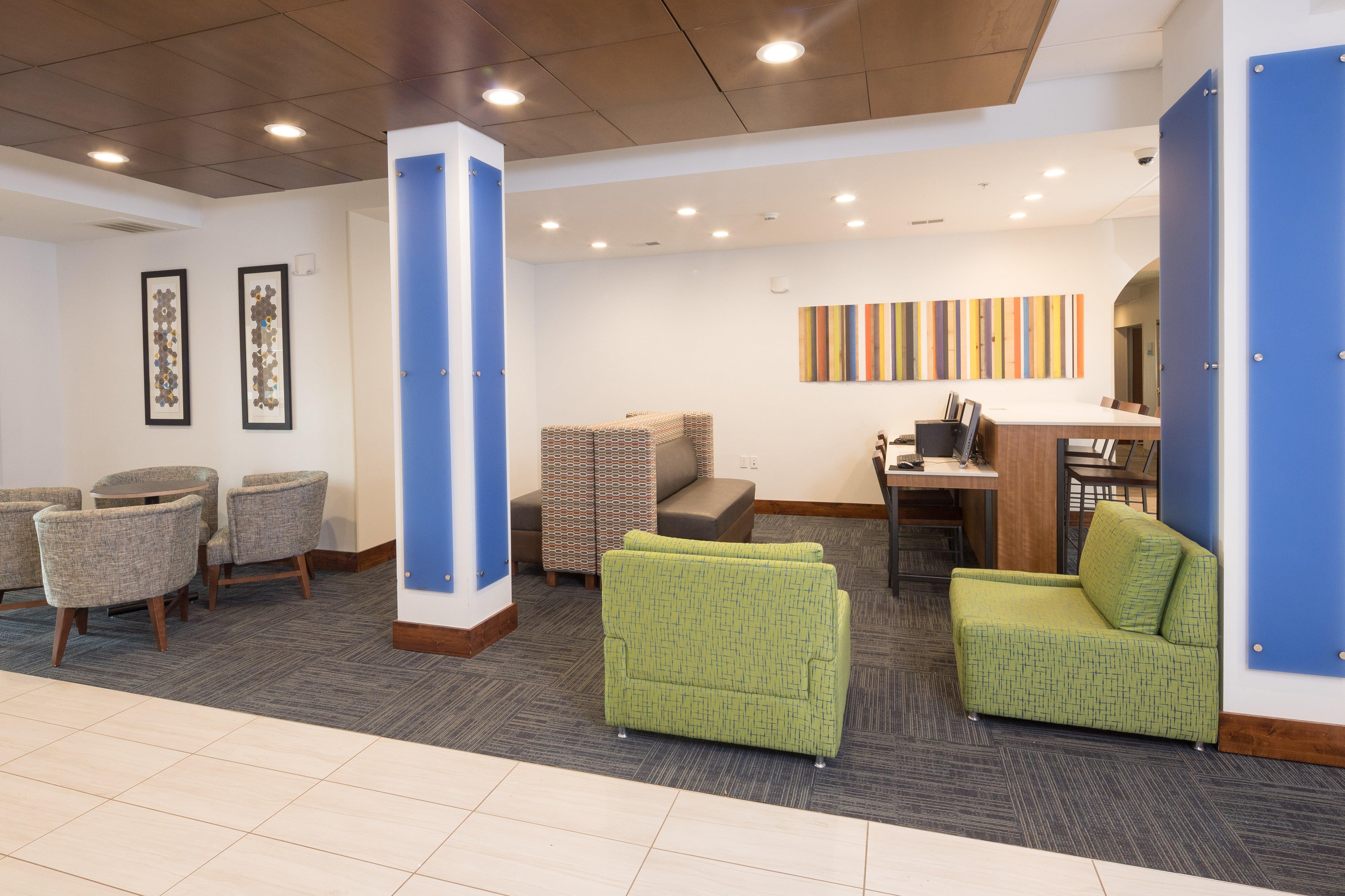 Holiday Inn Express Hotel & Suites Detroit-Utica By Ihg Exterior photo
