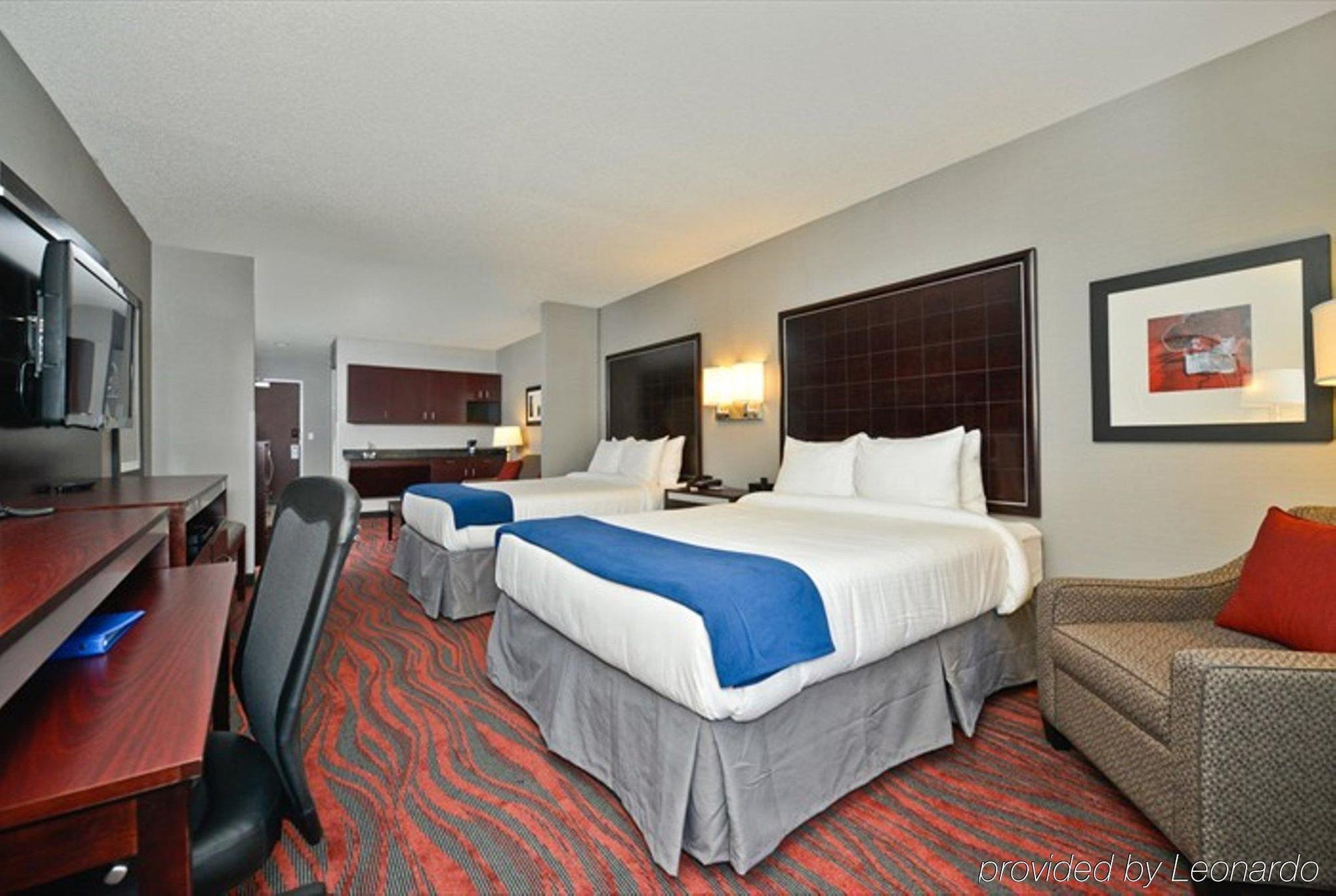 Holiday Inn Express Hotel & Suites Detroit-Utica By Ihg Exterior photo