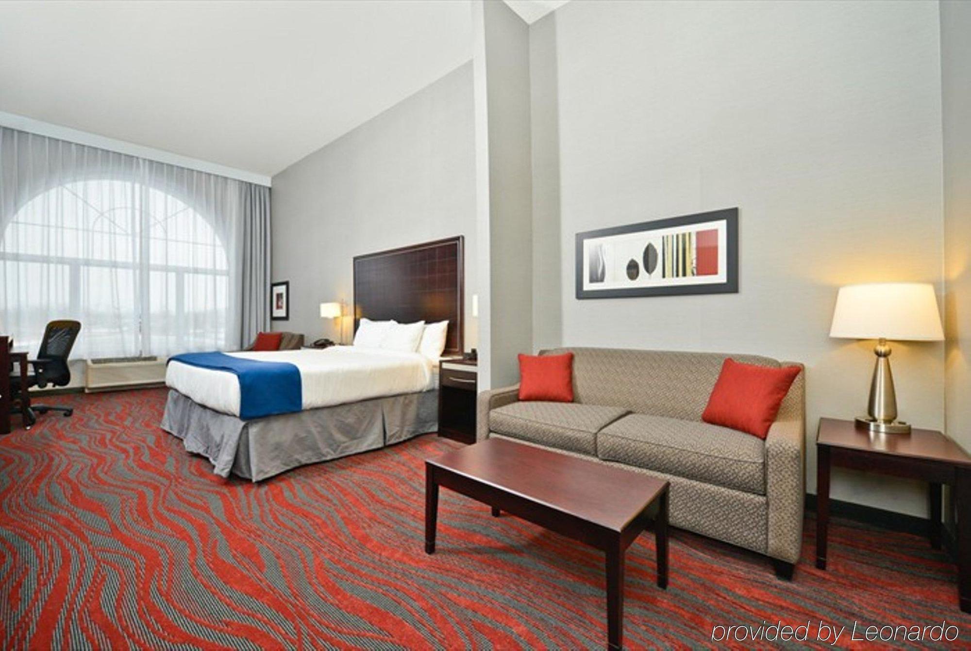 Holiday Inn Express Hotel & Suites Detroit-Utica By Ihg Exterior photo
