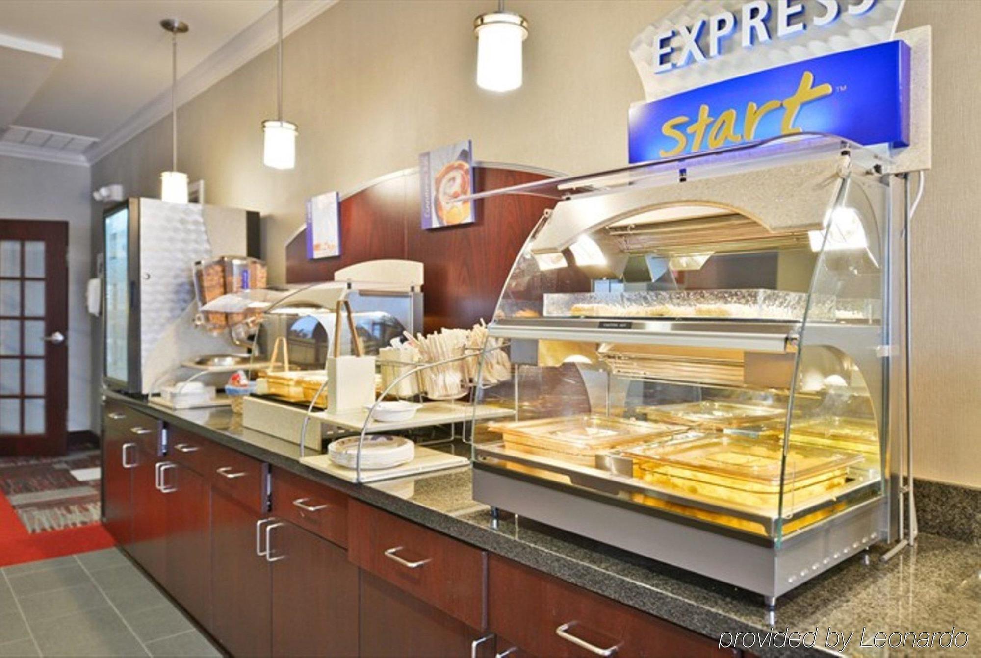 Holiday Inn Express Hotel & Suites Detroit-Utica By Ihg Exterior photo