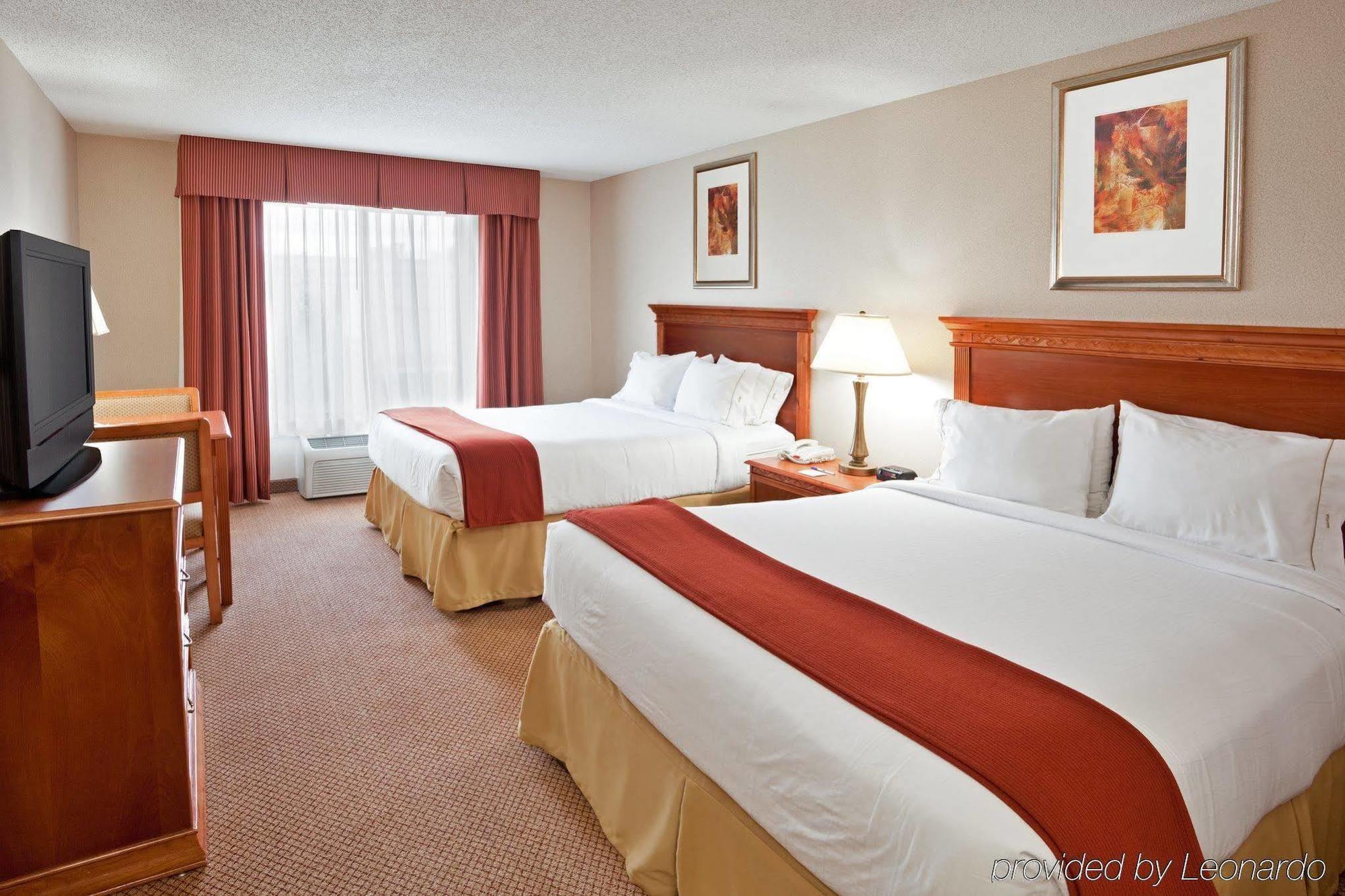 Holiday Inn Express Hotel & Suites Detroit-Utica, An Ihg Hotel Room photo