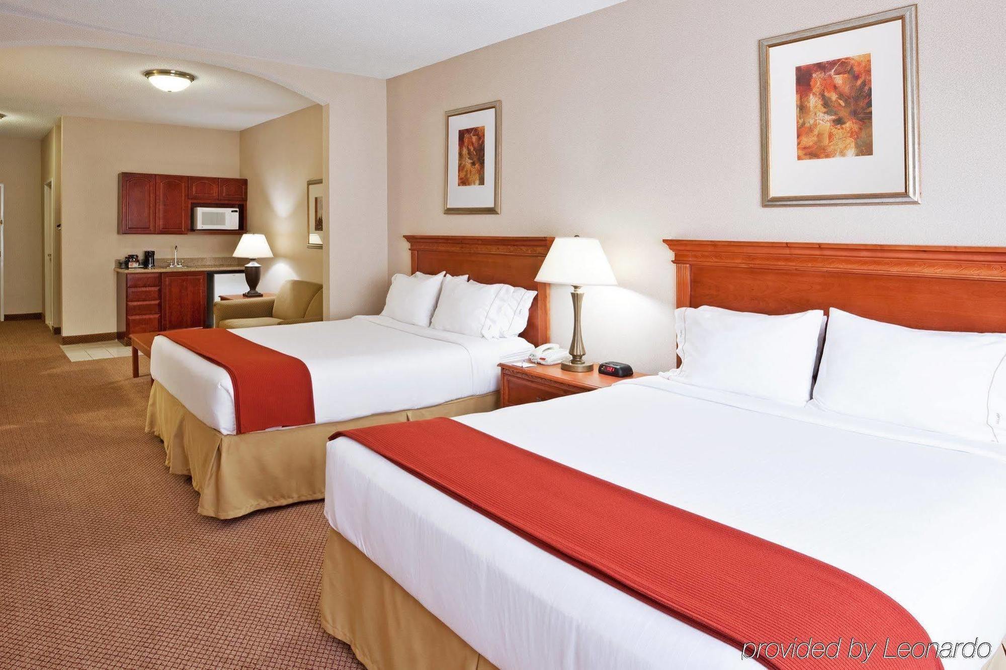 Holiday Inn Express Hotel & Suites Detroit-Utica, An Ihg Hotel Room photo