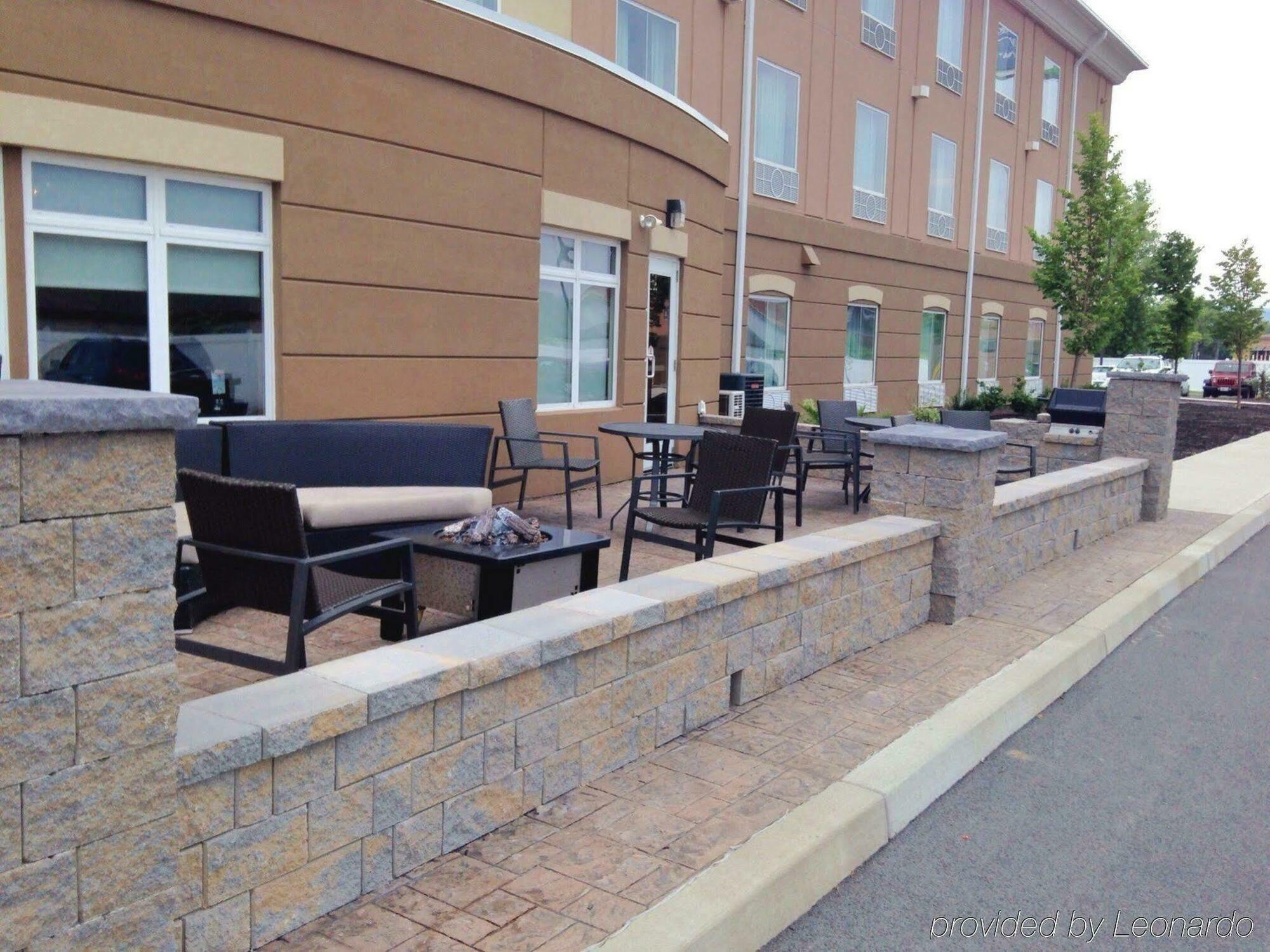 Holiday Inn Express Hotel & Suites Detroit-Utica By Ihg Exterior photo